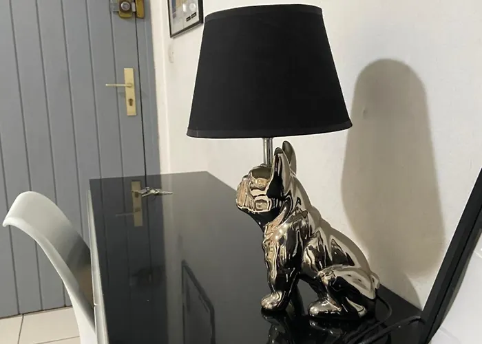 Triangle Arêne Gare Maison Carrée Placette Apartamento